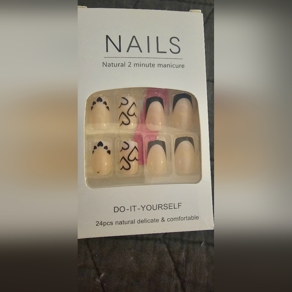 5 Sets of Fake Nails Variety - Picture 5 of 6